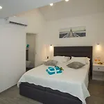 Central Old Town 3*