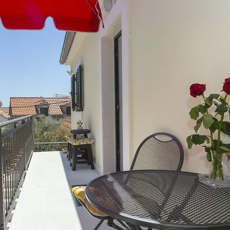 Central Old Town Guest house 3*