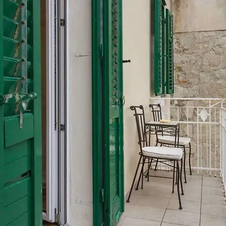 Central Old Town Guest house Split