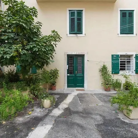 Central Old Town Guest house 3*