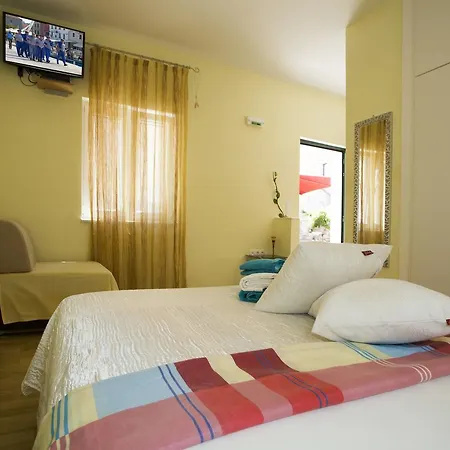 Central Old Town Guest house 3*