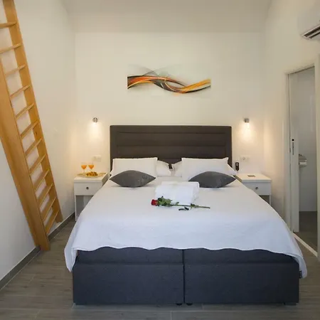 Gostinjska kuća Central Old Town 3*