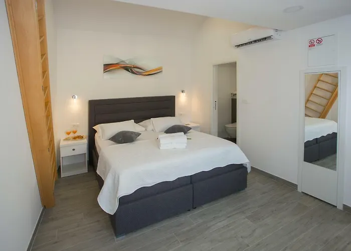 Central Old Town 3* Split