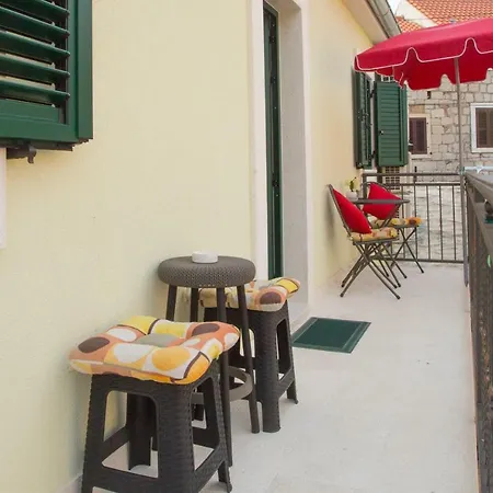 Central Old Town Guest house 3*